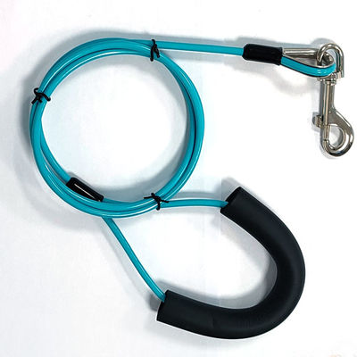 PVC প্রলিপ্ত কেবল পোষা প্রাণীর লিশ কুকুর টাই আউট স্টেক এবং 90 পাউন্ড পর্যন্ত ওজনের কুকুরের জন্য টাই আউট কেবল